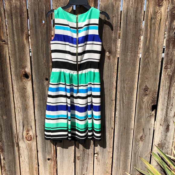 Very elegant dress!! - Picture 2 of 3